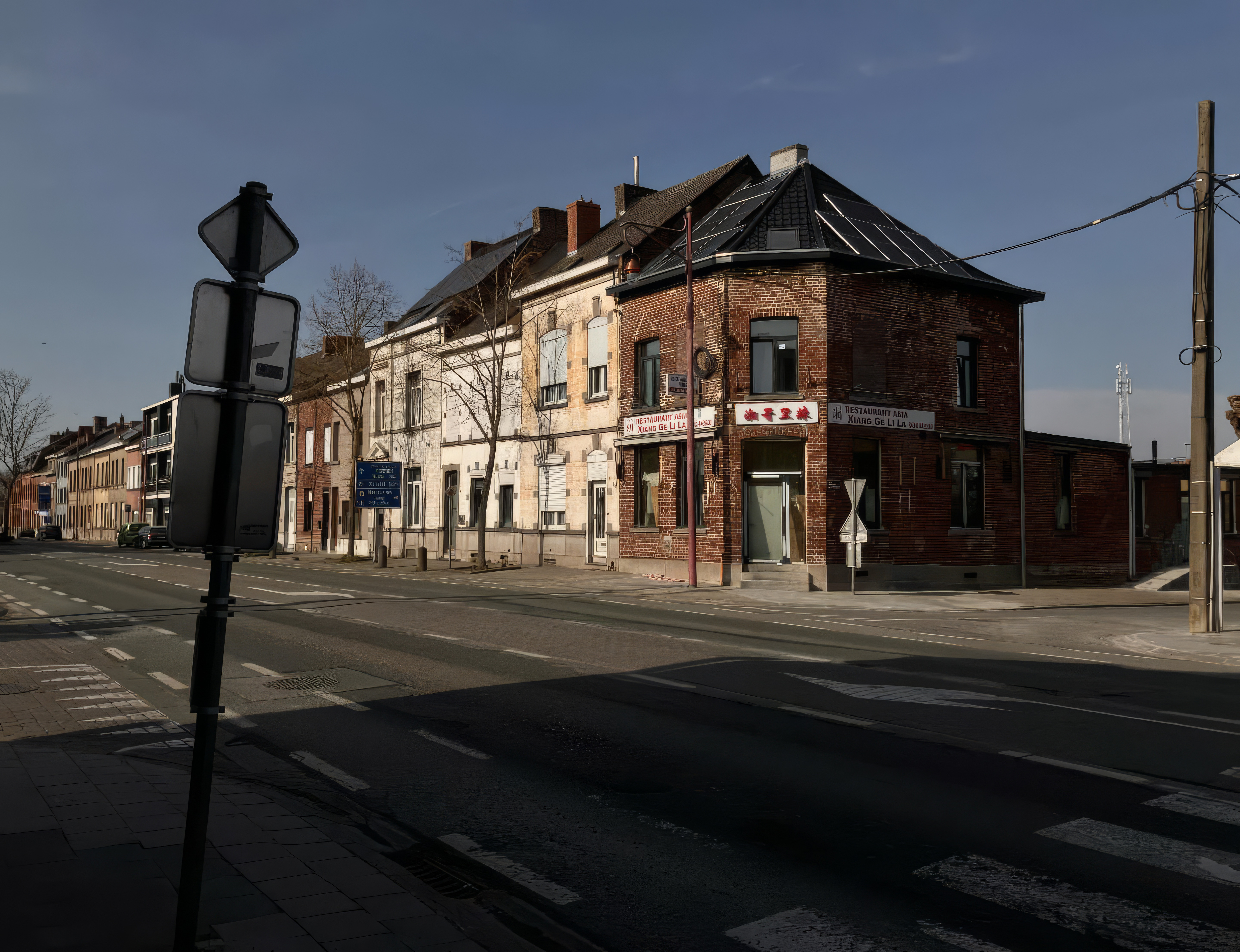 Desktop wallpaper photo: an empty street corner with a red brick building and a lamppost, overcast sky